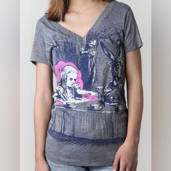 Out of Print Alice in Wonderland V-Neck Women’s T-Shirt Gray Size Large - Picture 1 of 11